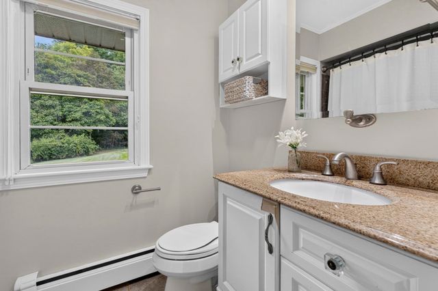 43 Madison St, Amesbury, MA 01913