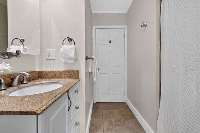 43 Madison St, Amesbury, MA 01913