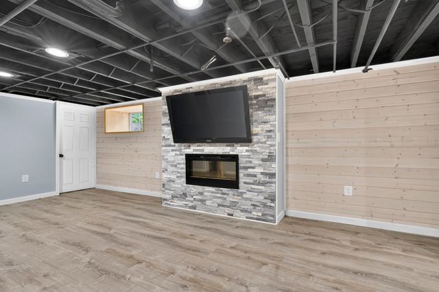 43 Madison St, Amesbury, MA 01913