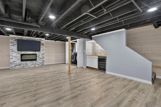 43 Madison St, Amesbury, MA 01913