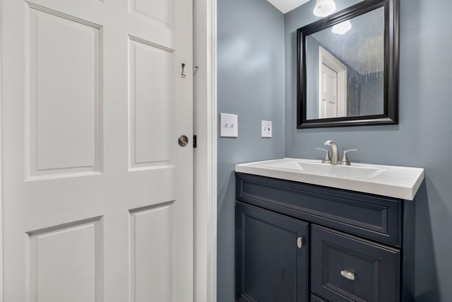 43 Madison St, Amesbury, MA 01913