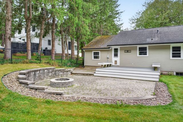 43 Madison St, Amesbury, MA 01913