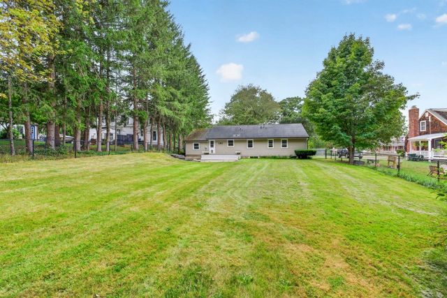 43 Madison St, Amesbury, MA 01913