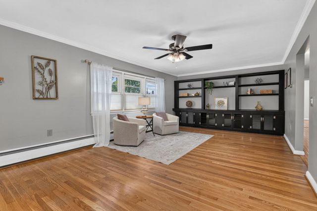43 Madison St, Amesbury, MA 01913