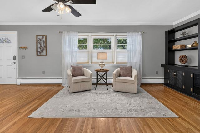 43 Madison St, Amesbury, MA 01913
