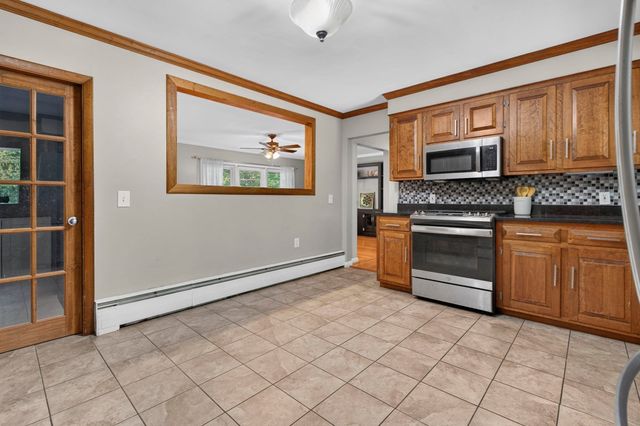 43 Madison St, Amesbury, MA 01913
