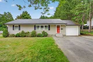 43 Madison St, Amesbury, MA 01913