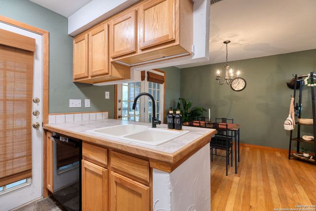 8655 Datapoint Dr Apt 506, San Antonio, TX 78229