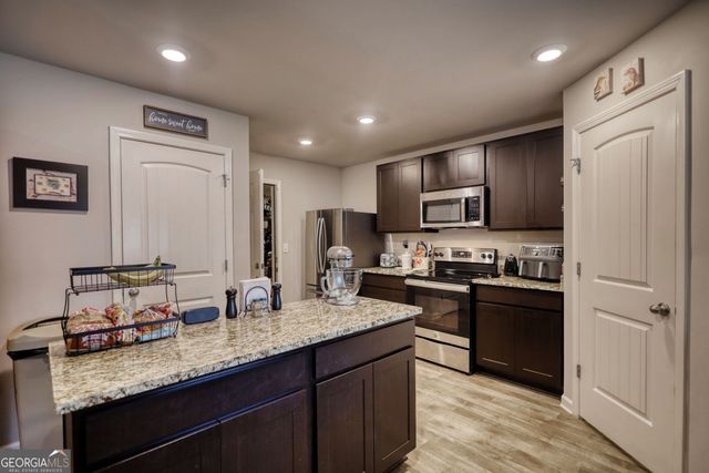 214 Woodlands Drive, Jackson, GA 30233