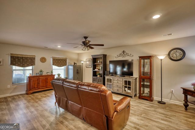 214 Woodlands Drive, Jackson, GA 30233