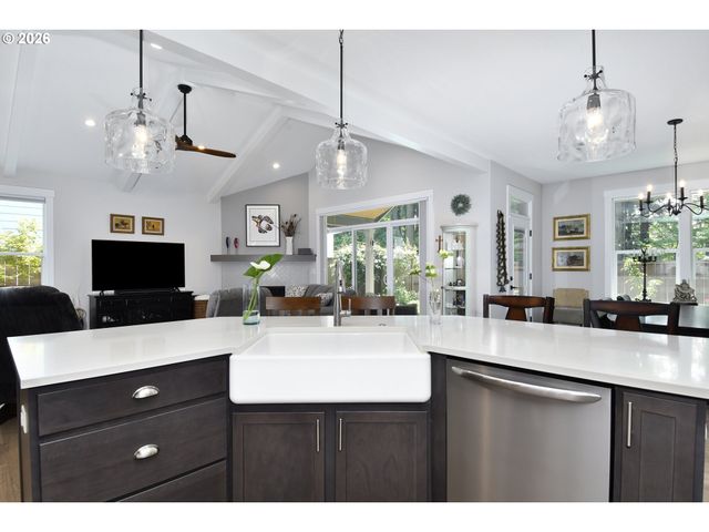 1927 S FIR Loop, Canby, OR 97013