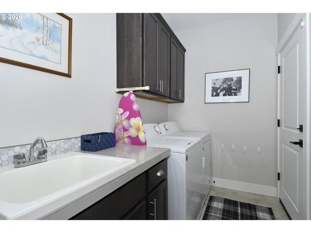1927 S FIR Loop, Canby, OR 97013