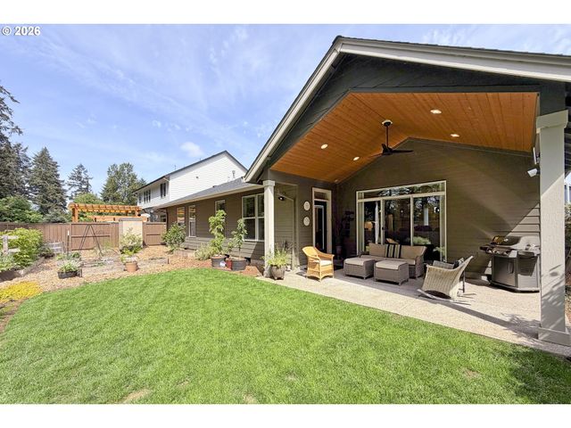 1927 S FIR Loop, Canby, OR 97013