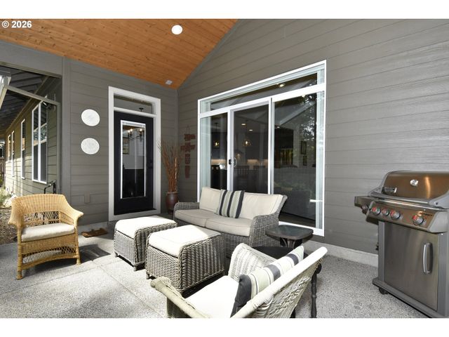 1927 S FIR Loop, Canby, OR 97013