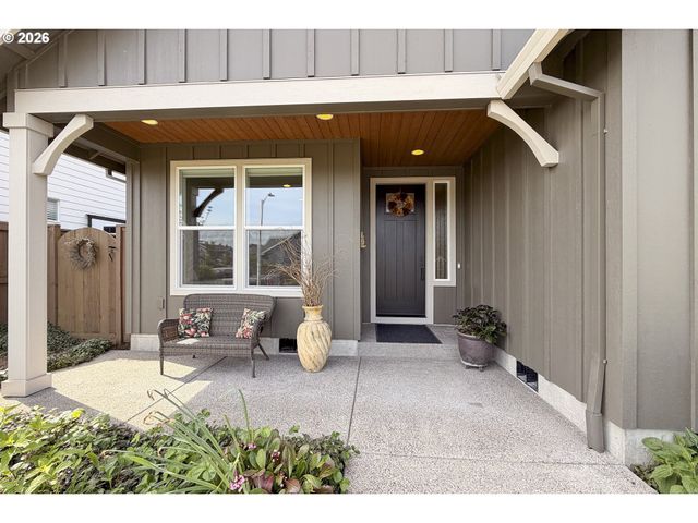 1927 S FIR Loop, Canby, OR 97013