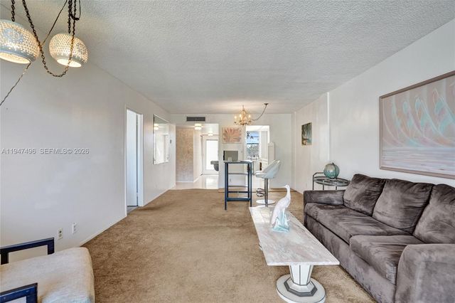 2900 NW 48th Ter 402, Lauderdale Lakes, FL 33313