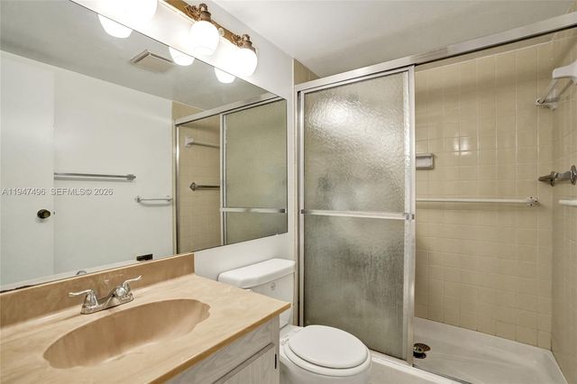 2900 NW 48th Ter 402, Lauderdale Lakes, FL 33313