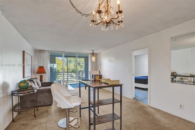 2900 NW 48th Ter 402, Lauderdale Lakes, FL 33313