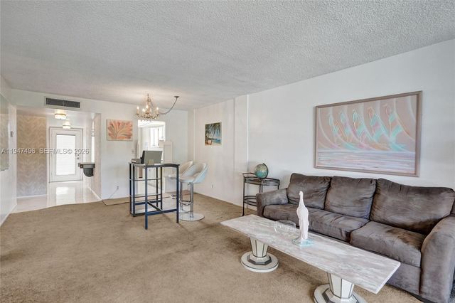 2900 NW 48th Ter 402, Lauderdale Lakes, FL 33313