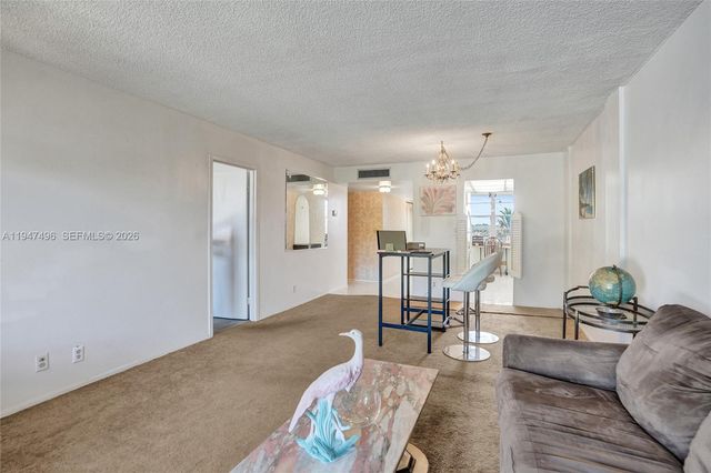 2900 NW 48th Ter 402, Lauderdale Lakes, FL 33313