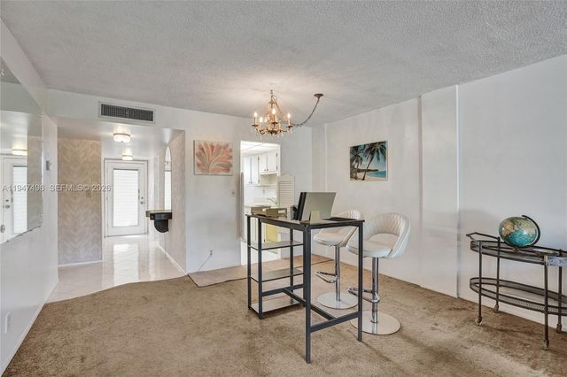 2900 NW 48th Ter 402, Lauderdale Lakes, FL 33313