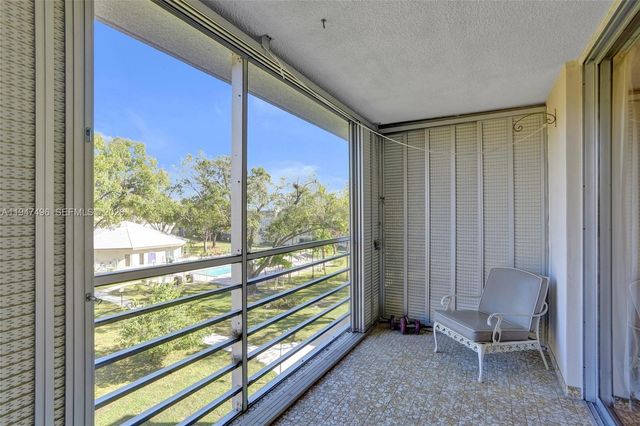 2900 NW 48th Ter 402, Lauderdale Lakes, FL 33313