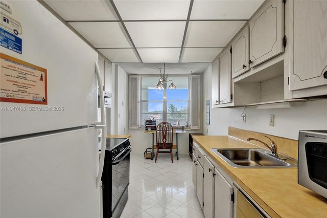 2900 NW 48th Ter 402, Lauderdale Lakes, FL 33313