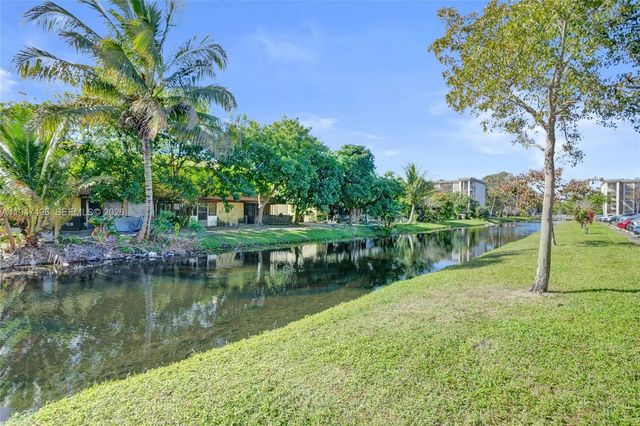 2900 NW 48th Ter 402, Lauderdale Lakes, FL 33313