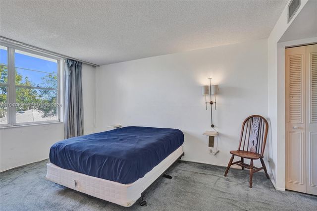 2900 NW 48th Ter 402, Lauderdale Lakes, FL 33313