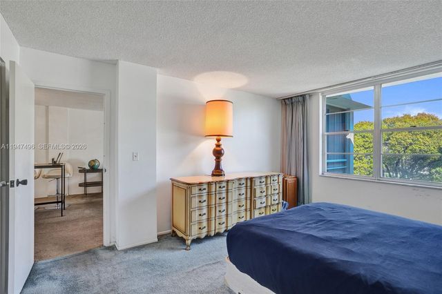 2900 NW 48th Ter 402, Lauderdale Lakes, FL 33313