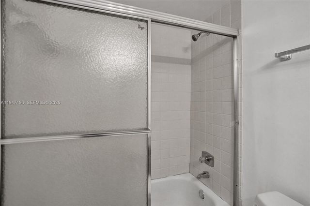 2900 NW 48th Ter 402, Lauderdale Lakes, FL 33313