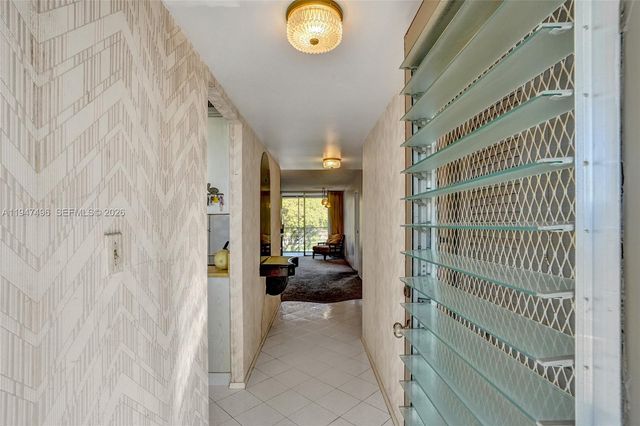 2900 NW 48th Ter 402, Lauderdale Lakes, FL 33313