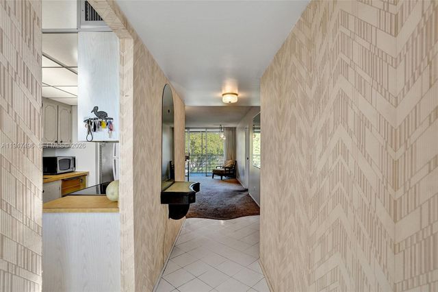 2900 NW 48th Ter 402, Lauderdale Lakes, FL 33313