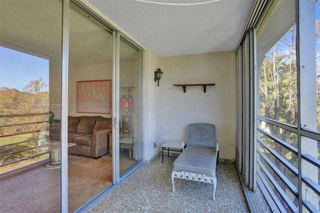 2900 NW 48th Ter 402, Lauderdale Lakes, FL 33313