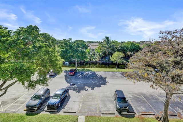 2900 NW 48th Ter 402, Lauderdale Lakes, FL 33313