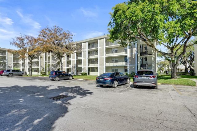 2900 NW 48th Ter 402, Lauderdale Lakes, FL 33313