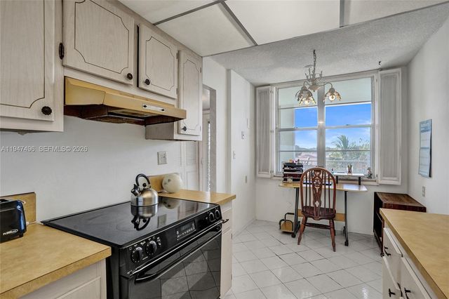 2900 NW 48th Ter 402, Lauderdale Lakes, FL 33313