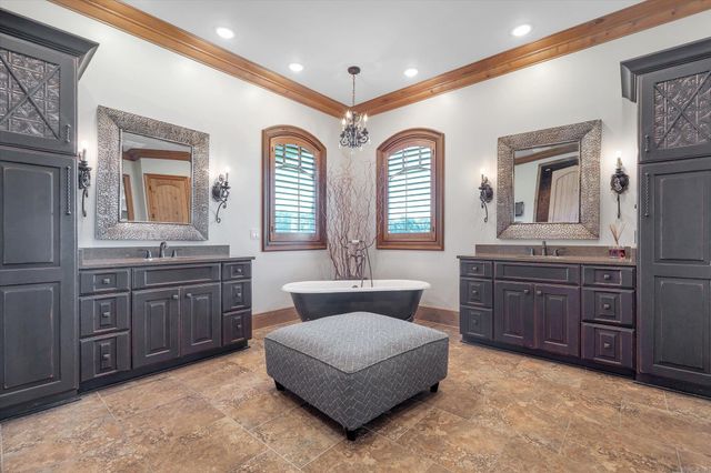 136 County Road 107, Jonesboro, AR 72404