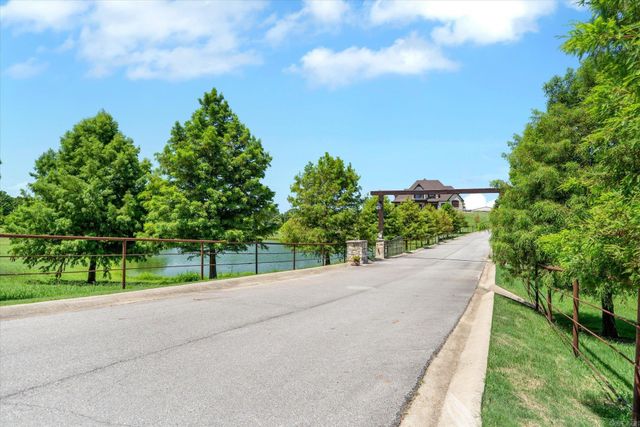 136 County Road 107, Jonesboro, AR 72404