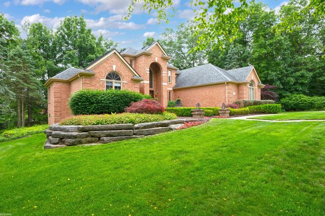 4896 Brookside Lane, Washington Twp, MI 48094