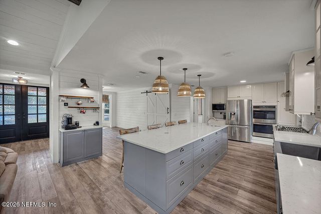 697 ARTHUR MOORE Drive, Green Cove Springs, FL 32043