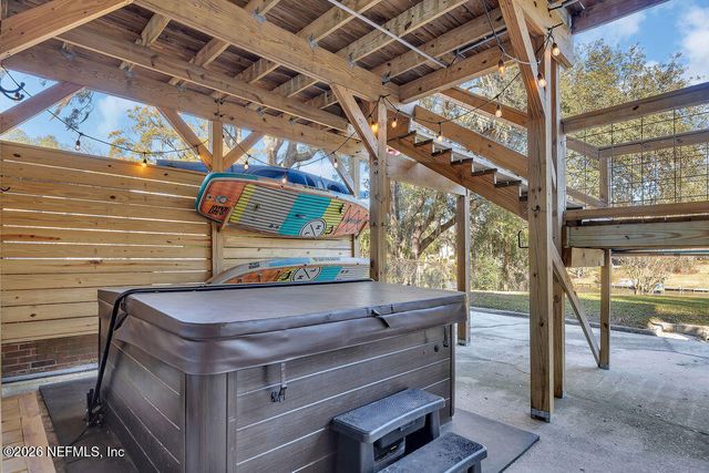 697 ARTHUR MOORE Drive, Green Cove Springs, FL 32043