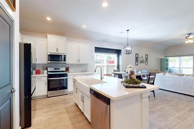 11206 Youngquist Drive, Mont Belvieu, TX 77535