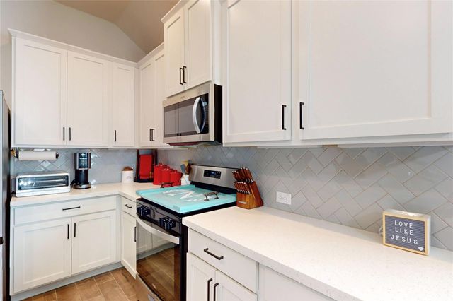 11206 Youngquist Drive, Mont Belvieu, TX 77535