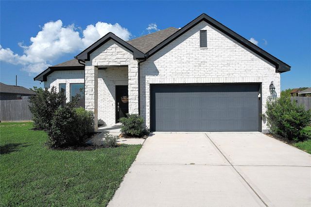 11206 Youngquist Drive, Mont Belvieu, TX 77535