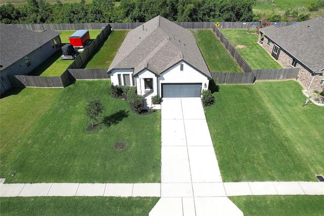 11206 Youngquist Drive, Mont Belvieu, TX 77535