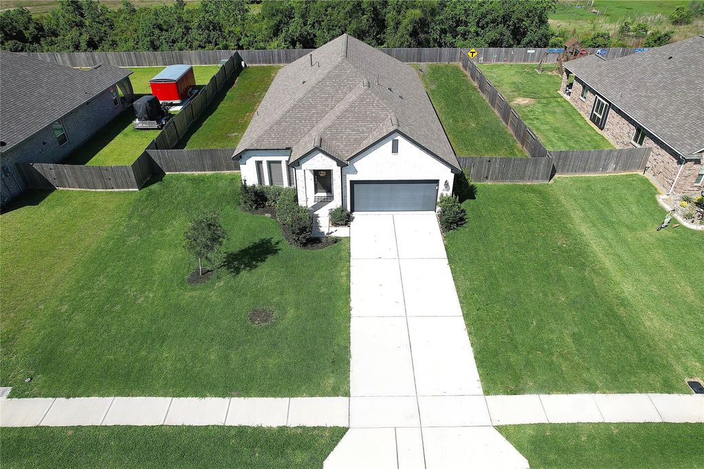 11206 Youngquist Drive, Mont Belvieu, TX 77535