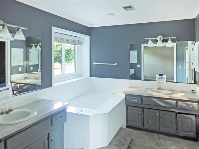 6400 Crysler Court, Kansas City, MO 64133