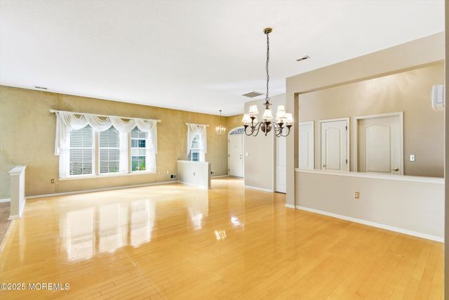 16 Greenways Lane, Lakewood, NJ 08701