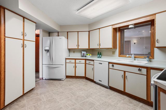 14601 Atrium Way 332, Minnetonka, MN 55345